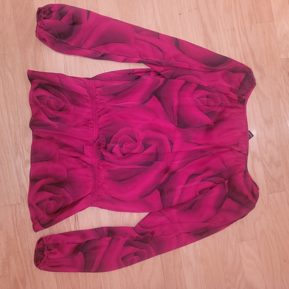 White House Black Market Red Rose Print Blouse – Size M 🌹✨ - Picture 3 of 5